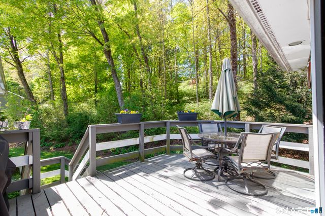 253 Braeside Drive, Hamden, CT 06514