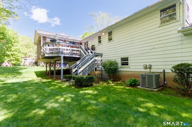 253 Braeside Drive, Hamden, CT 06514