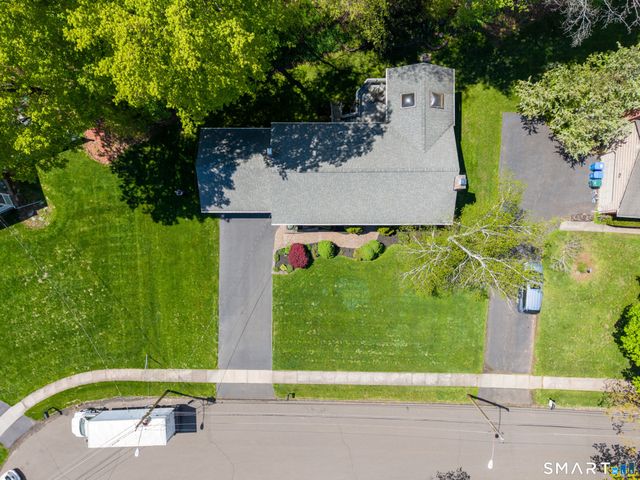 253 Braeside Drive, Hamden, CT 06514