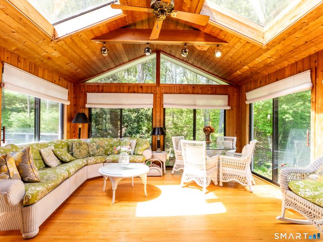 253 Braeside Drive, Hamden, CT 06514