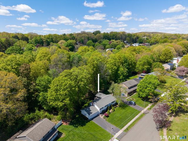 253 Braeside Drive, Hamden, CT 06514