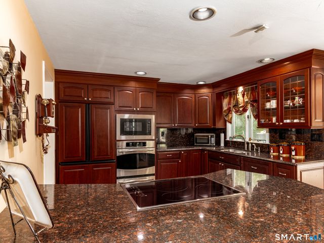 253 Braeside Drive, Hamden, CT 06514