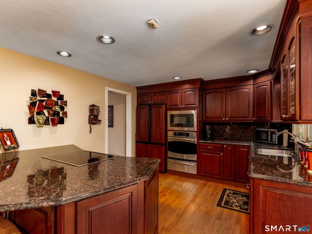 253 Braeside Drive, Hamden, CT 06514