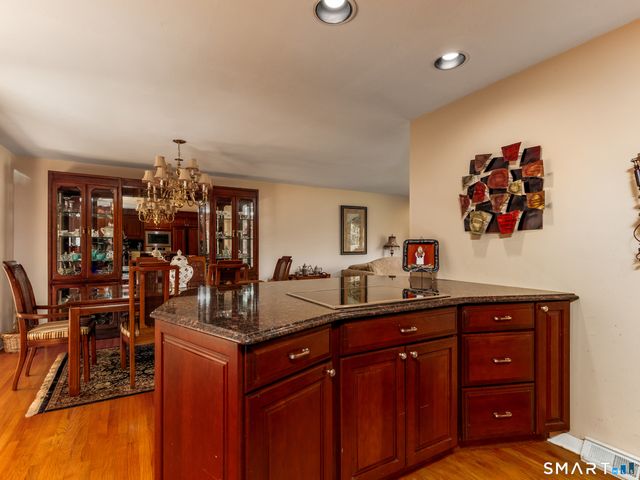 253 Braeside Drive, Hamden, CT 06514