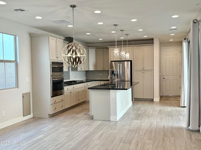 2366 W Gloria Lane, Phoenix, AZ 85085