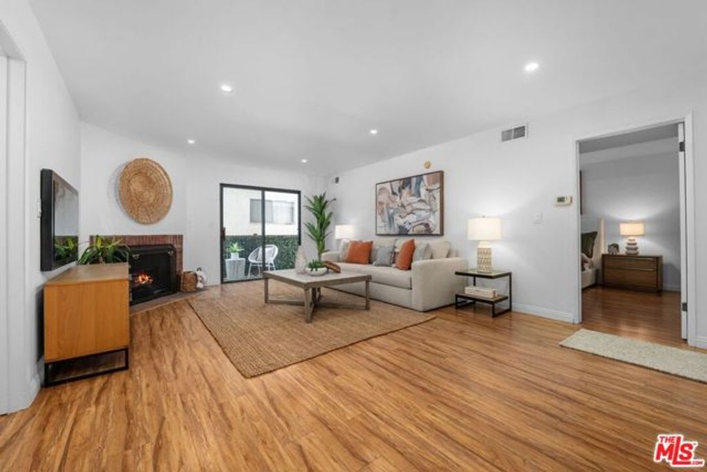 9737 Charnock Avenue 1, Los Angeles, CA 90034