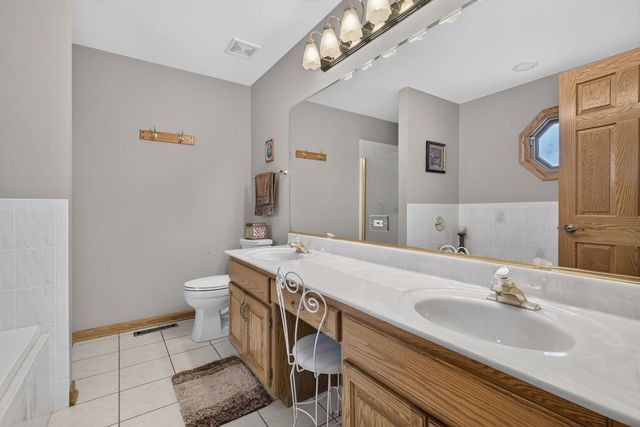 12902 W Beaver Lake Drive, Homer Glen, IL 60491