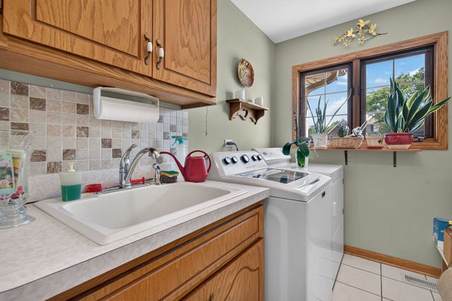 12902 W Beaver Lake Drive, Homer Glen, IL 60491