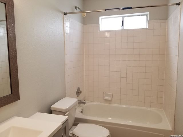 9207 Shadow Crest Dr, Converse, TX 78109