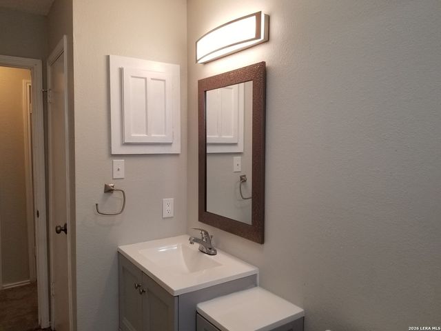 9207 Shadow Crest Dr, Converse, TX 78109