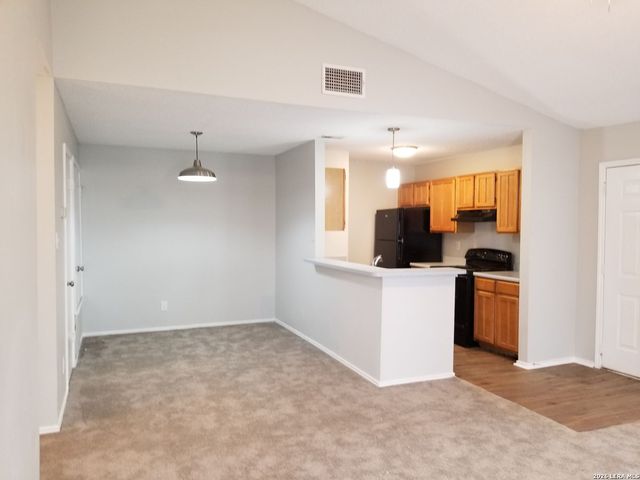 9207 Shadow Crest Dr, Converse, TX 78109