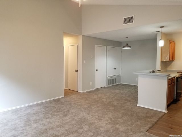 9207 Shadow Crest Dr, Converse, TX 78109