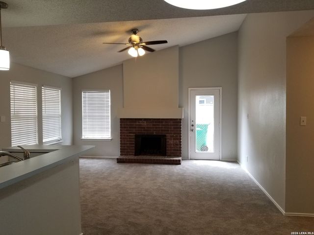 9207 Shadow Crest Dr, Converse, TX 78109