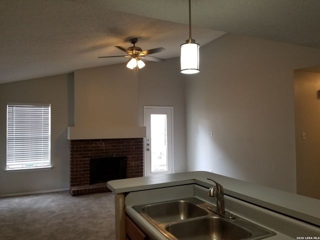9207 Shadow Crest Dr, Converse, TX 78109