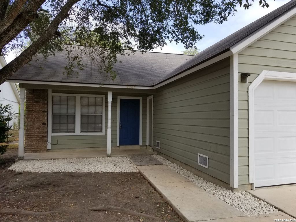 9207 Shadow Crest Dr, Converse, TX 78109