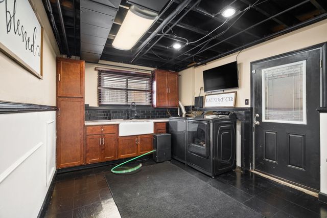 1429 W 74th Place, Merrillville, IN 46410