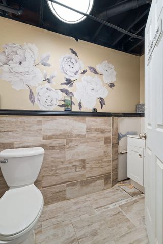 1429 W 74th Place, Merrillville, IN 46410