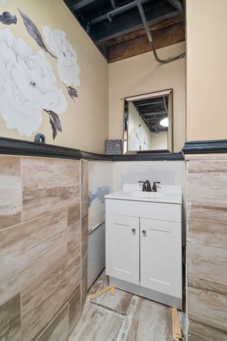 1429 W 74th Place, Merrillville, IN 46410