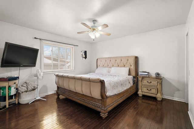 1429 W 74th Place, Merrillville, IN 46410