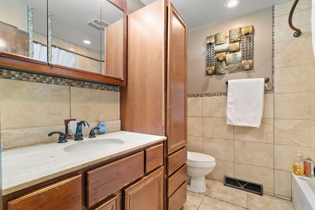 1429 W 74th Place, Merrillville, IN 46410