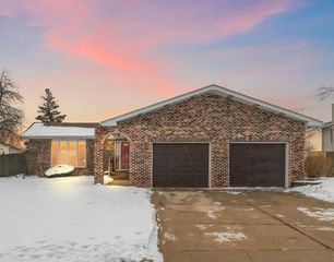 1429 W 74th Place, Merrillville, IN 46410