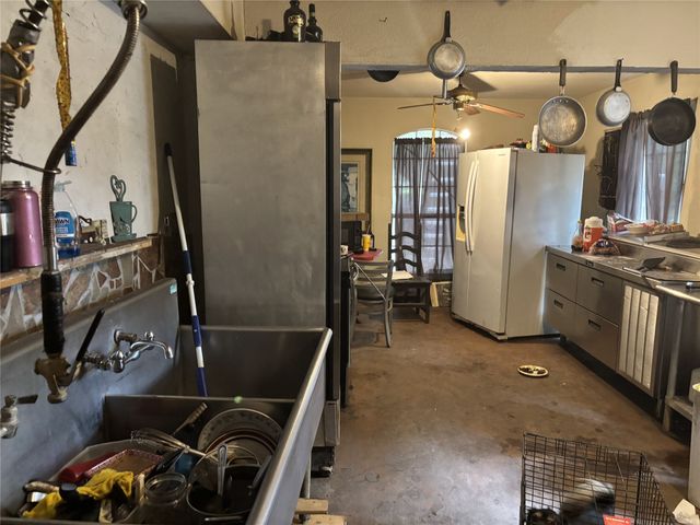 3916 Hidden Lake Court, Alvarado, TX 76009