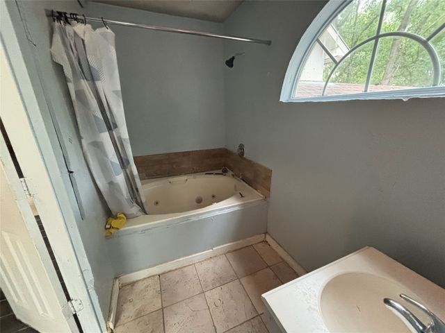 3916 Hidden Lake Court, Alvarado, TX 76009