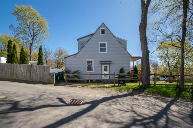 62 Frankfort St, Fitchburg, MA 01420