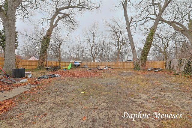 594 E Apple Avenue, Muskegon, MI 49442