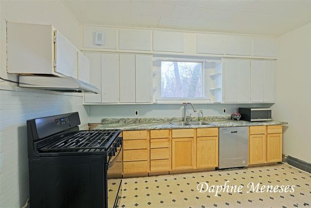 594 E Apple Avenue, Muskegon, MI 49442