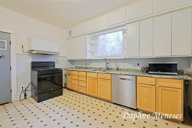 594 E Apple Avenue, Muskegon, MI 49442