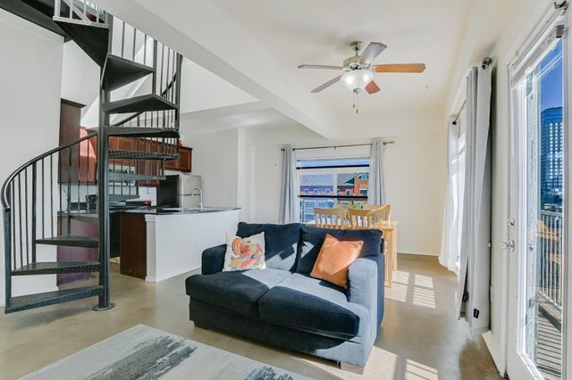 910 25th 607, Austin, TX 78705