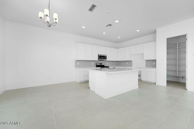 38028 N BRIDLEWOOD Lane, San Tan Valley, AZ 85140