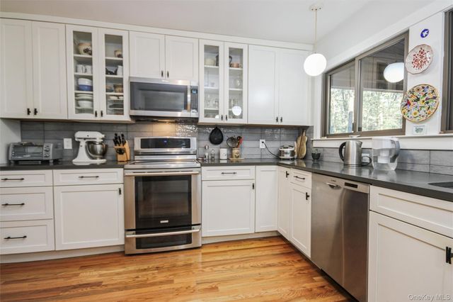 5 Van Court, Hyde Park, NY 12538