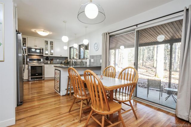 5 Van Court, Hyde Park, NY 12538