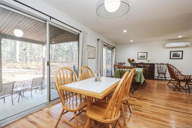 5 Van Court, Hyde Park, NY 12538