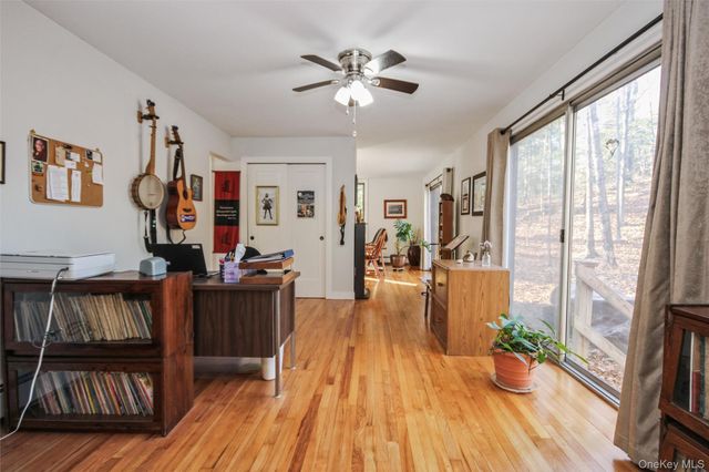 5 Van Court, Hyde Park, NY 12538