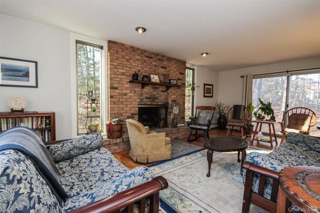 5 Van Court, Hyde Park, NY 12538