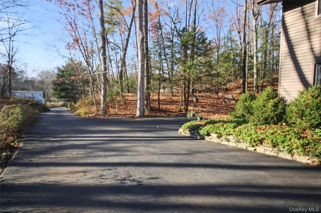 5 Van Court, Hyde Park, NY 12538