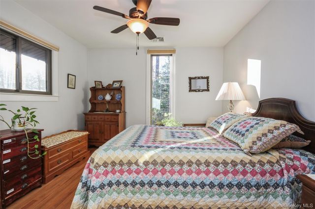 5 Van Court, Hyde Park, NY 12538