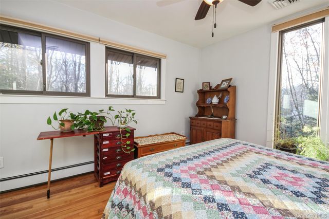 5 Van Court, Hyde Park, NY 12538