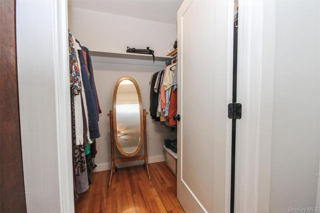 5 Van Court, Hyde Park, NY 12538