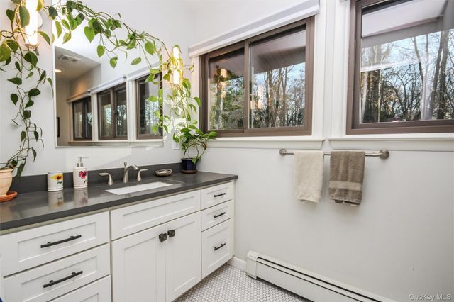 5 Van Court, Hyde Park, NY 12538