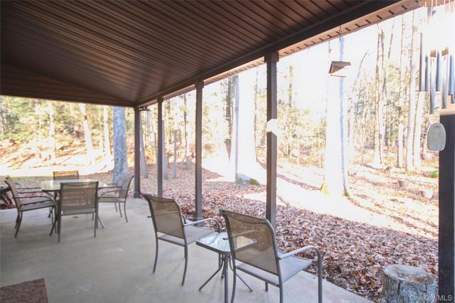 5 Van Court, Hyde Park, NY 12538