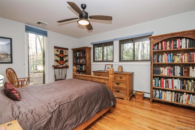 5 Van Court, Hyde Park, NY 12538