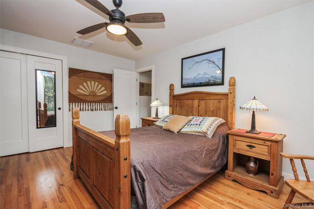 5 Van Court, Hyde Park, NY 12538