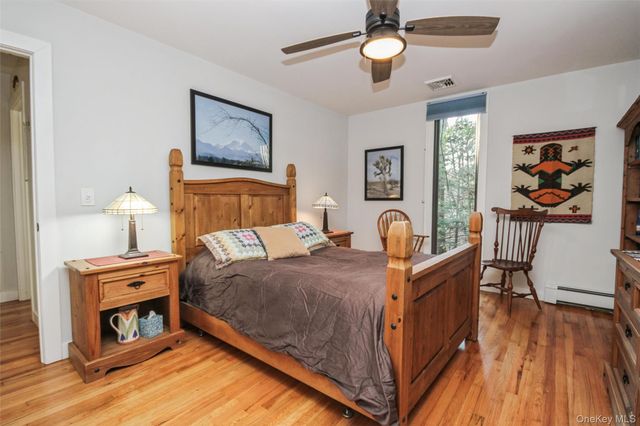 5 Van Court, Hyde Park, NY 12538