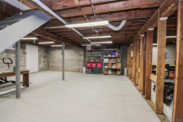 5 Van Court, Hyde Park, NY 12538