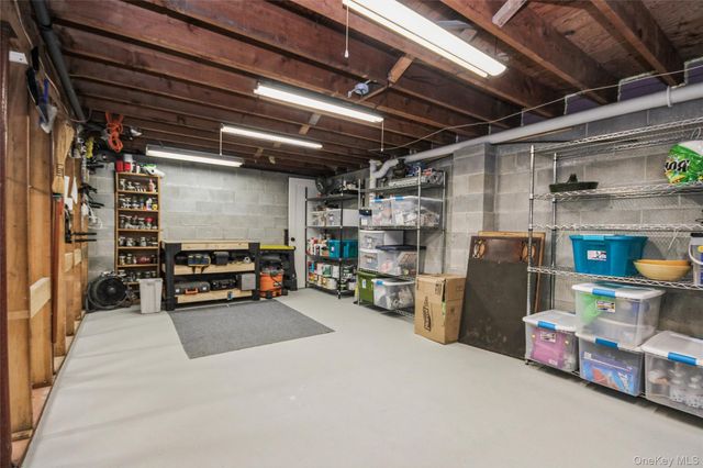 5 Van Court, Hyde Park, NY 12538