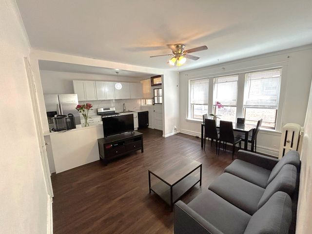 6455 N Bell Avenue 2, Chicago, IL 60645